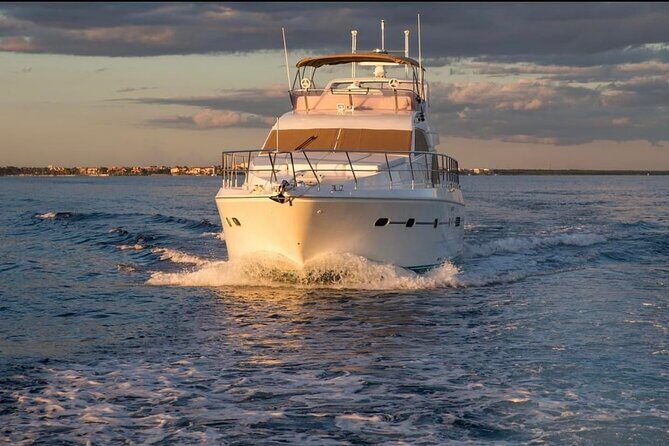 2 Hour Sunset- 60' Neptunus Tulum, Playa del Carmen, Riviera Maya - Lunch buffet and alcoholic beverages: what’s actually included