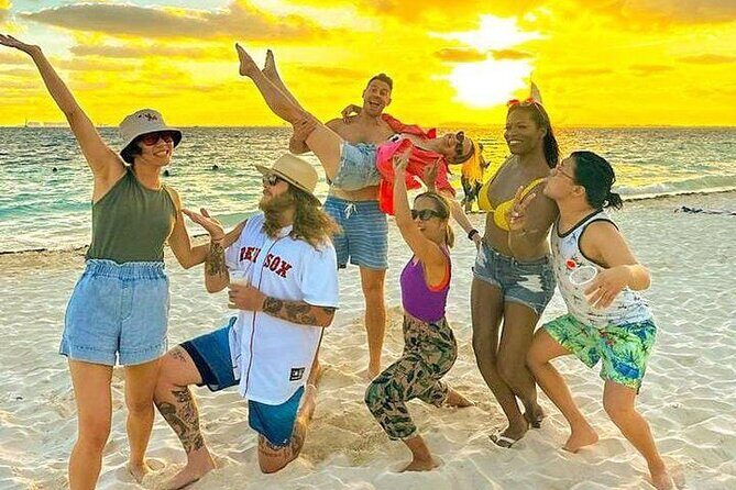 2x1 Tour: Isla Contoy, Isla Mujeres, Open Bar, Lunch and Transfers - The open bar and buffet lunch: nice perks, not the whole point