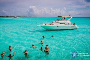 3 Hour Xpu-Ha - 51' Sea Ray Tulum, Playa del Carmen, Riviera Maya - Getting to the dock and boarding the 51’ Sea Ray