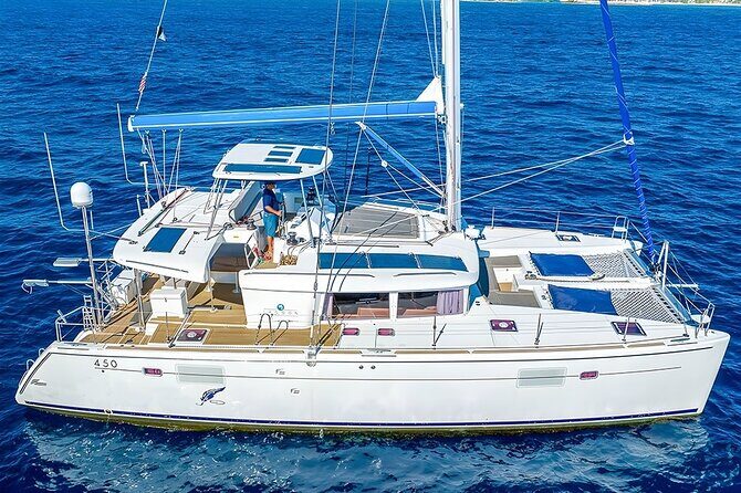 3 Hours Exclusive 45' Lagoon Catamaran Experience - Guides in English and Spanish: Less Guesswork, More Relaxation
