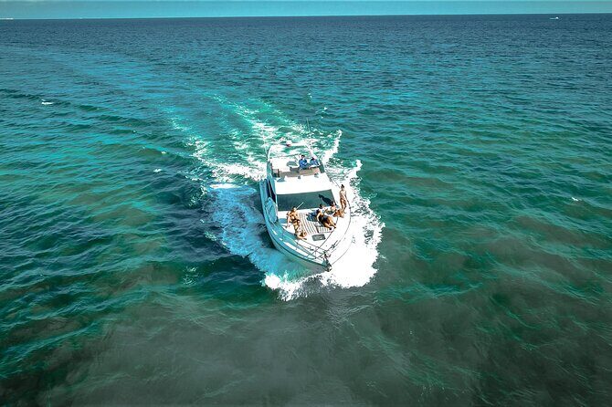 4 Hour - 47' Azimut, Tulum, Playa del Carmen, Riviera Maya - The Fun Factor: Karaoke, Bluetooth Sound, and HD Lyrics