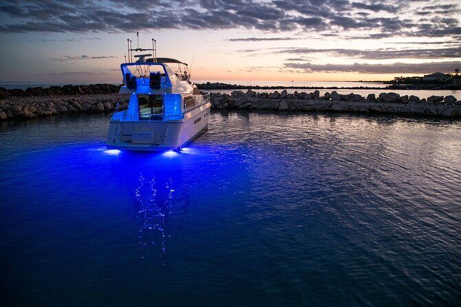 4 Hour - 60' Neptunus - Tulum, Playa del Carmen, Riviera Maya - Yacht party at La Bocana Caleta: where the fun turns up