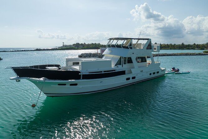 4 Hour - 72' Bruce Roberts, Tulum, Playa del Carmen, Riviera Maya - Boarding on the 72 Bruce Roberts: what the ship should feel like