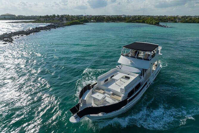 4 Hour - 72' Bruce Roberts, Tulum, Playa del Carmen, Riviera Maya - The value equation: what you’re paying for with a group of up to 15