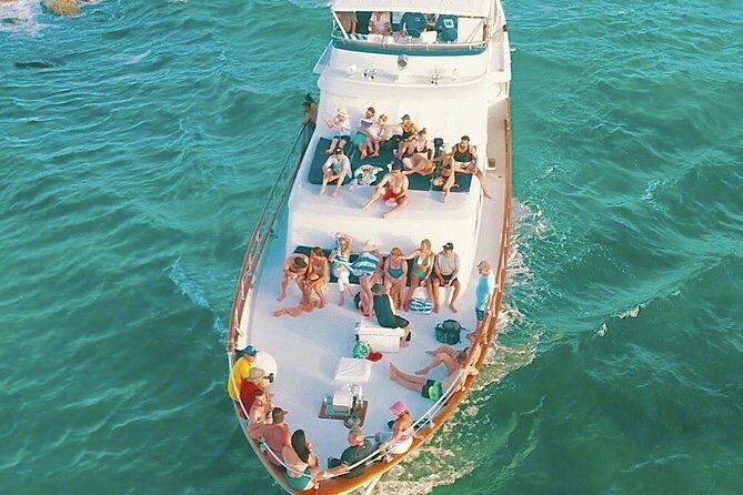 4 Hour - 80' Burger, Tulum, Playa del Carmen, Riviera Maya - Karaoke and Music: The Most Fun Part for Group Energy