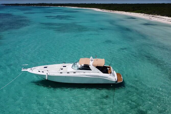 4 hours - Private 48ft Yacht all inclusive in Tulum and Playa del Carmen - Crew service: where the day wins or loses
