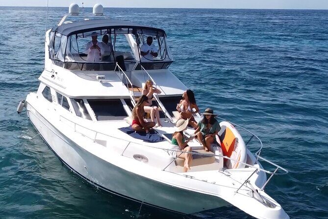 4 hours snorkel & beach tour - Private Yacht 47 ft - Snorkeling gear, paddleboard, and fishing poles: how to make it work