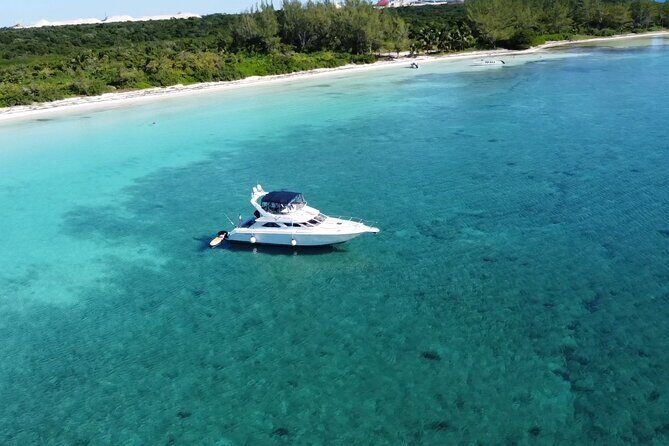 4 hours snorkel & beach tour - Private Yacht 47 ft - Food and open bar: guacamole, ceviche, and a real meal at sea