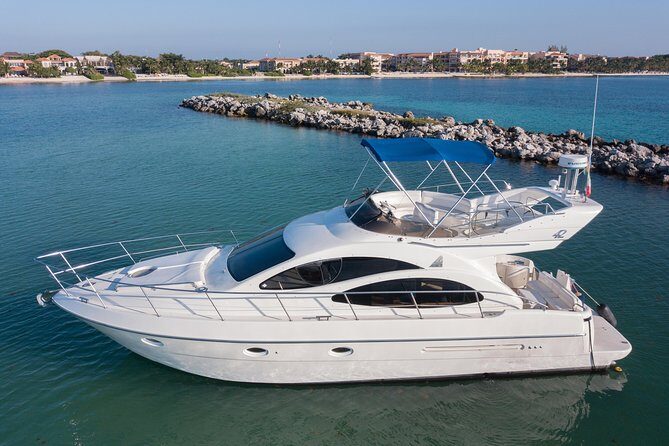 4H 42' Azimut Yacht All-Inclusive from Tulum & Playa del Carmen. - A 42-foot Azimut charter beats the usual “one-size-fits-all” boat day
