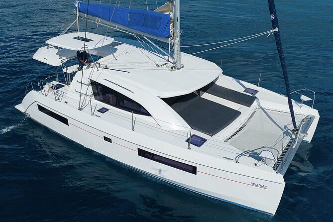 4H Lux 40' Catamaran All-Inclusive in Tulum and Playa del Carmen. - What to expect when seas get rough (and how to handle it)
