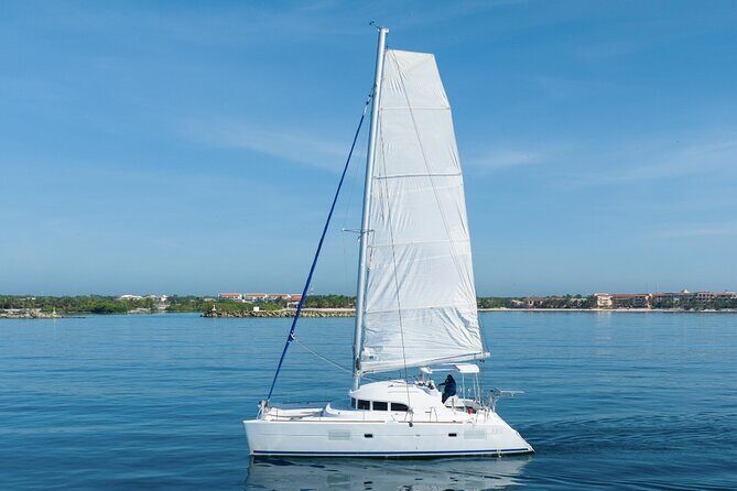 4H Private 38'Catamaran All-Inclusive in Tulum & Playa del Carmen - The onboard rhythm: open bar, snacks, then ceviche while you’re in the water