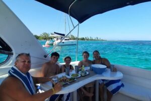 5-Hour Private 40' Yacht 2-Stop Tour to In-Ha reef with Food, Drinks & Snorkel - Boarding in Puerto Aventuras: what the 5-hour pace feels like