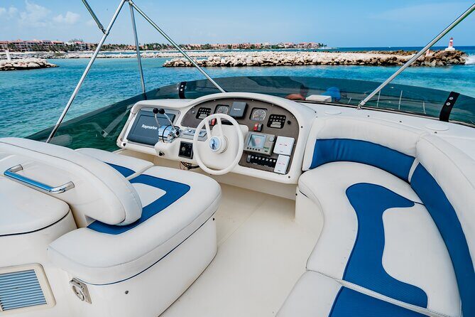 5H private 50' Yacht All-Inclusive from Tulum & Playa del Carmen - Boarding the 50 Azimut: service, privacy, and real comfort