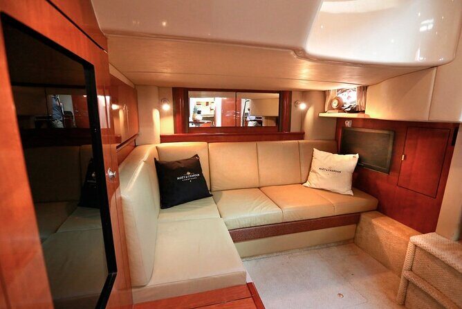 5H Private Lux 40' Yacht All Inclusive - Tulum & Playa del Carmen - Private yacht service: Vicky, the chef, and your snorkeling guide