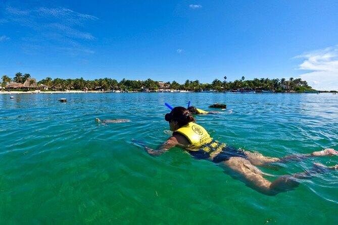 Akumal; Snorkeling with The Sea Turtles - The gear setup: why the vest and visor matter
