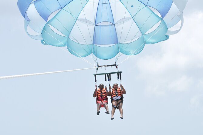 Best Parasailing Cozumel + Locker - The 250-meter rise and your ~15 minutes in the air