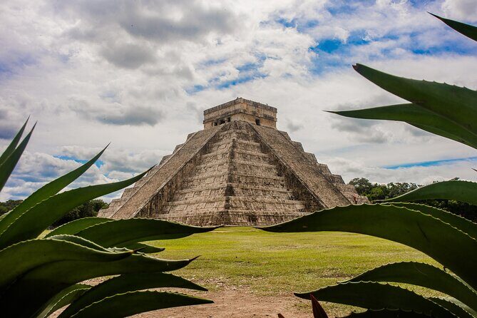 Chichen Itza, Cenote and Valladolid Small Group Day Trip - Valladolid Stroll and Lunch: Colonial Color With a Food Break