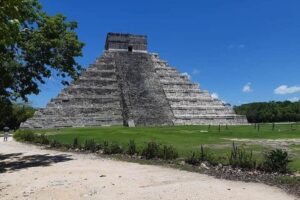 Chichen Itza Deluxe from Cancun to Playa del Carmen - Hotel pickup details: know where to stand at 7 am