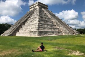 Chichen Itza Max - Cenote Ik Kil: 26 meters down to swim in limestone water