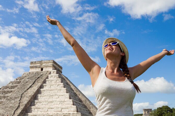 Chichen Itza, Yucatecan Buffet, Cenote Saamal and Valladolid - Comfort on the road: the air-conditioned panoramic bus
