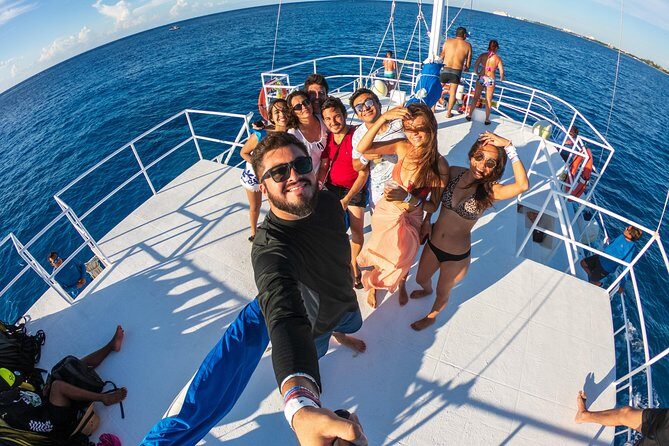 Cozumel Catamaran Snorkeling Tour & lunch® - El Cielo starfish sanctuary: what to look for and how to act in the shallows