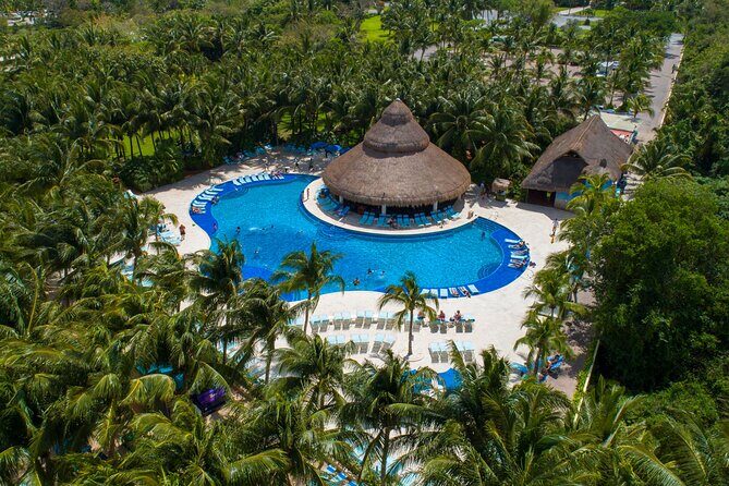 Cozumel: Paradise Beach Club All-Inclusive Day Pass - Pool time vs beach time when the weather turns