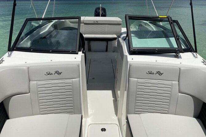 Deluxe Private Boats - 24 ft Sea Ray - Who this private boat experience fits best