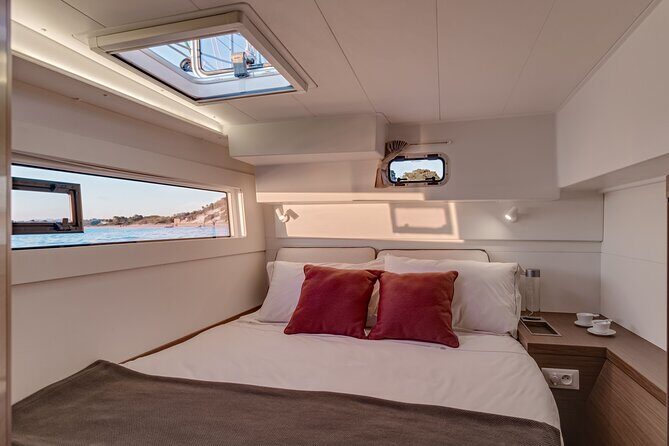 Deluxe Private Boats - 40 ft Catamaran - On-board lunch and drinks: a real meal, not a snack plate