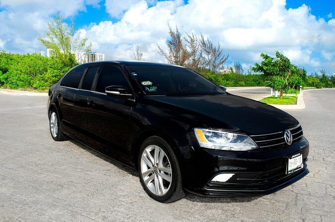 Departure by Luxury Sedan From Playa del Carmen to Cancun Airport - What the ride feels like inside the car