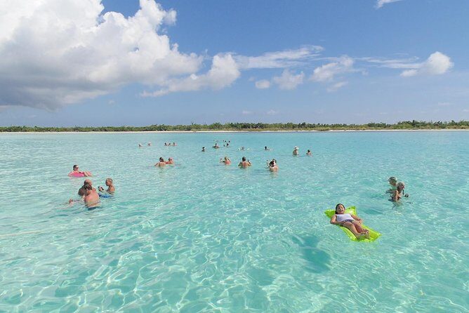 "First Lady" Private Snorkel & El Cielo Sandbar Combo - Crew and service: the human factor you’ll feel