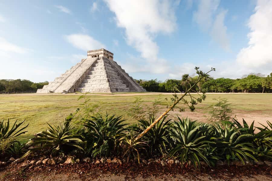 From Playa del Carmen: Tour to Chichén Itzá, Valladolid with Cenote and buffet - What to bring for sun, steps, and cenote water