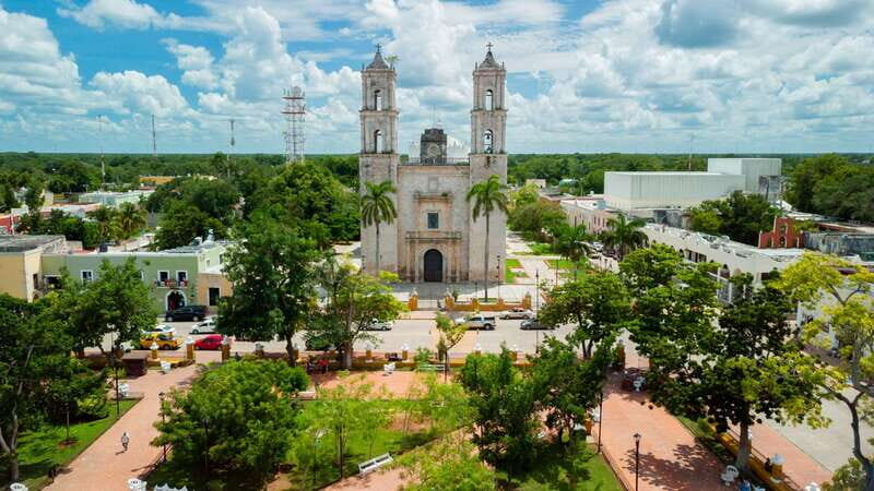From Riviera Maya: Chichen Itza, Cenote, and Valladolid Tour - Language Options and How the Guide Shapes Your Day