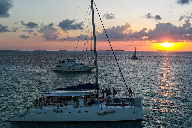 Isla Mujeres Unlimited! Fun & Party with transportation - Isla Mujeres free time: a short window to enjoy what makes the island special