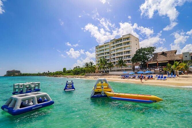 Jeep Tour of Cozumel with Lunch and Beach Club - Stop 4: Cozumel town center monuments (Ixchel and a church replica)