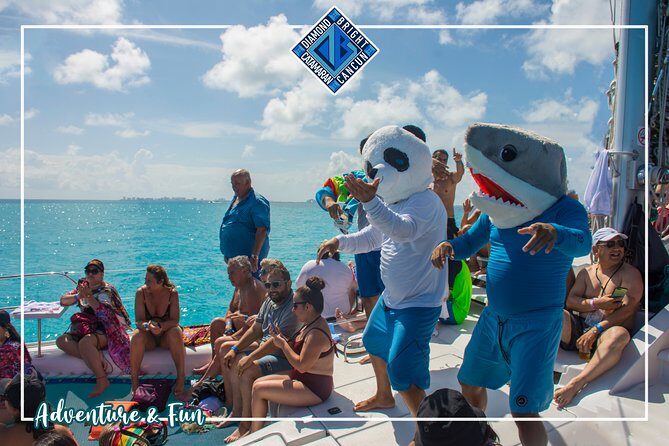 Luxury Catamaran tour to isla mujeres with transportation from Tulum - A luxury catamaran day that starts with real convenience from Tulum