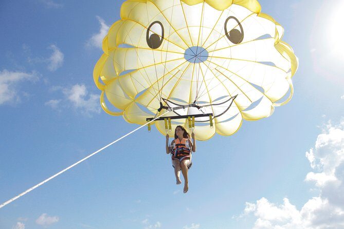 Parasailing in Playa del Carmen with transfer - Photos, dock fees, and the extras that can change the cost