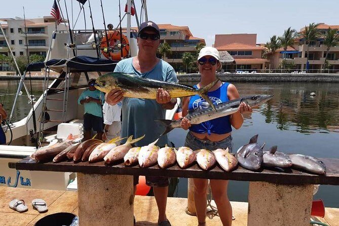 Private Fishing Tour in Yacht Playa del Carmen - The onboard food and small comfort wins