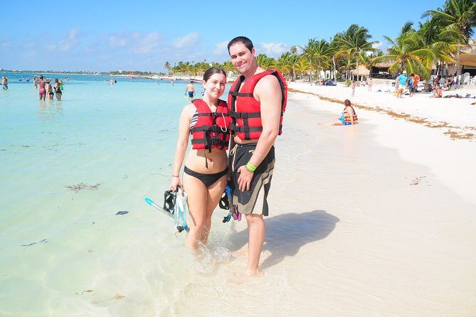 Private swiming with Turtles in Akumal - How the guides help you spot turtles without feeling rushed