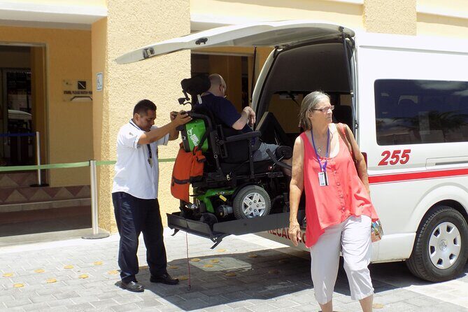 Private Transfer between Cozumel Airport or Ferry, and Hotels - Small details that can change your day
