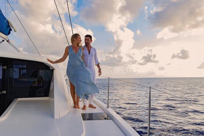 Riviera Maya Luxury Sunset Sailing plus Light Dinner and Open Bar - Open bar and crew service: the flow of the evening