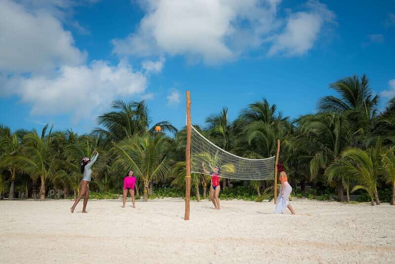 Riviera Maya: Parasailing Tour with Beach Club Access - Key Points at a Glance