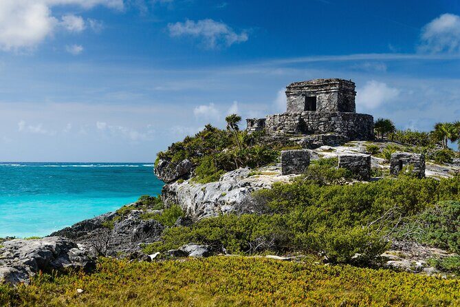 Small group tour in Tulum Ruins - Cenote Cave and GoPro pictures - Tulum ruins with a cliffside view and a guide that keeps it moving