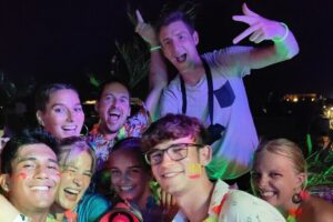 Social PubCrawl Playa del Carmen - Maui Hostel rooftop: discounts, a free shot, and team challenges