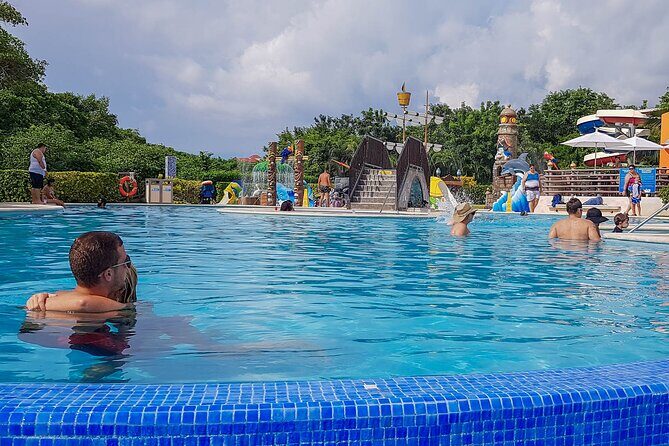 Tour to Cozumel by Catamaran with Snorkeling and Buffet Lunch - Mía Beach Club Timing: Lunch, Showers, and the Moment You’ll Feel Refreshed