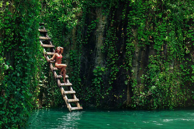 Tulum Instagram Photo Experience - Stop 2: Ven a la Luz Sculpture by Daniel Popper (1 Hour)
